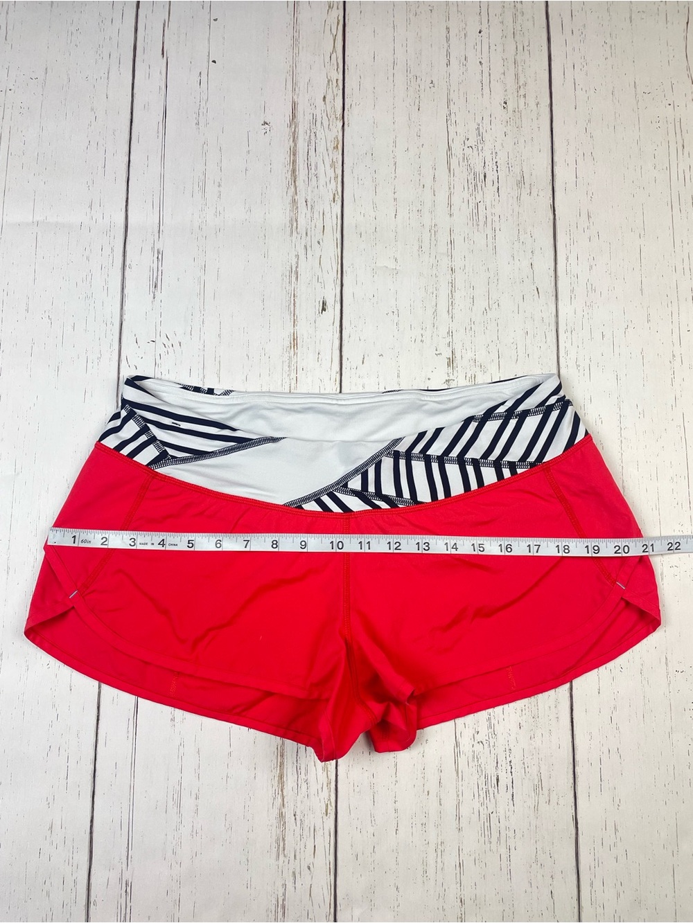Lululemon Run: Speed Shorts Love Red Quilt Print 2.5” *Limited Edition - Picture 7 of 16